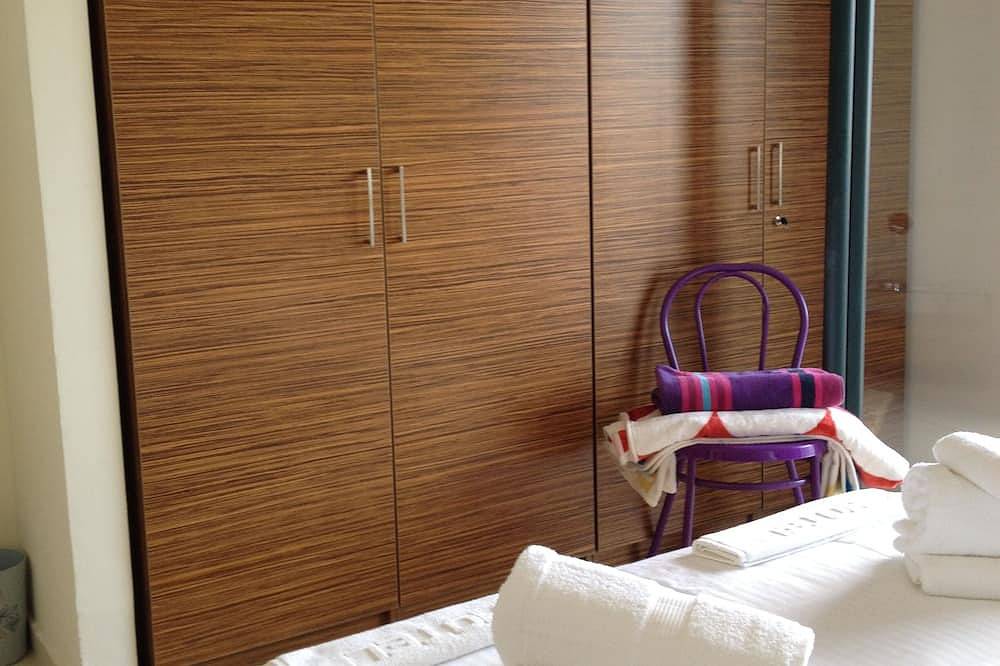 Ganze Wohnung, Luxus-Penthouse-Apartment, atemberaubender Blick auf die Bucht von Kotor, Gemeinschaftspool, Wlan in Dobrota, Opština Kotor