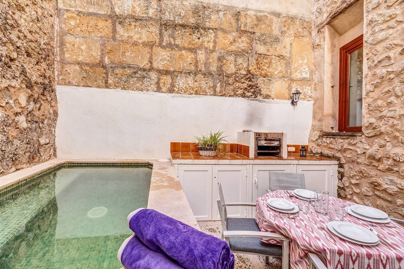 Casa central da cidade "Casa General Perez" com pátio interior in Pollença Cidade, Pollença