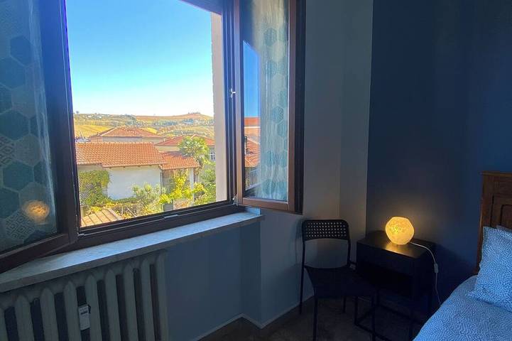 Apartamento entero, House in Alba 5 minutes walk from downtown, quiet area with services. in Alba, Langhe