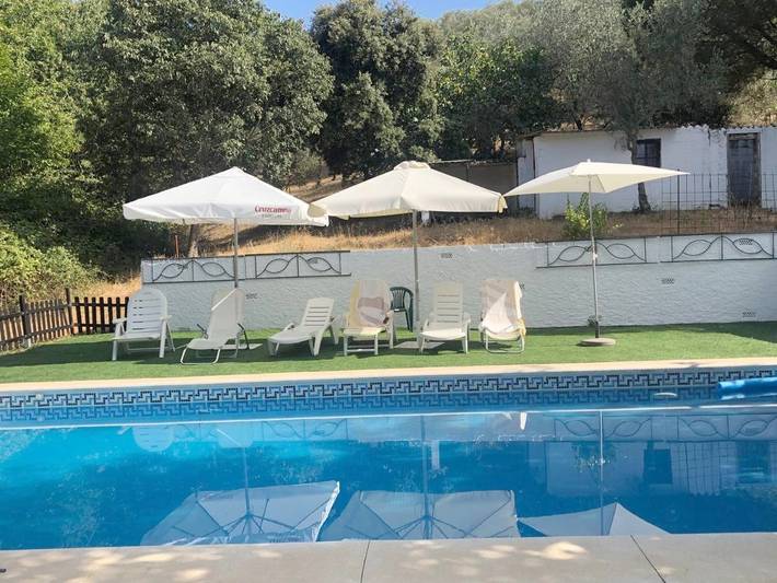 Casa de vacaciones para 14 personas, con jardín además de vistas y piscina, Se admiten mascotas en Sierra Norte de Sevilla - 2