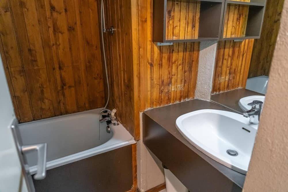 Ganze Wohnung, Bis 50m skipiste, 8te Etage, balkon, fernseher, schließfach für die skier, 30m², Les Orres in Les Orres, Nationalpark Écrins