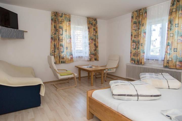 Ferienwohnung für 2 Personen, mit Ausblick und Terrasse sowie Garten - 1