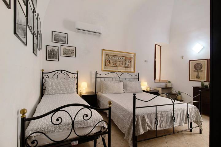 Entire apartment, Apartment 'Home Sweet Home' with Balcony, Wi-Fi and Air Conditioning in Giovinazzo, Bari Province