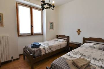 Gîte pour 6 personnes, avec jardin à Mello