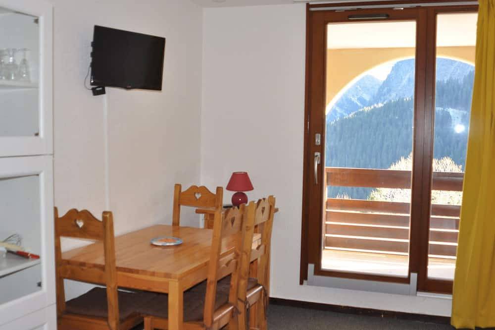 Entire apartment, Estudio cabina 4 pers, balcón, a pie de pistas, ascensor in La Ferrière, Le Pleynet