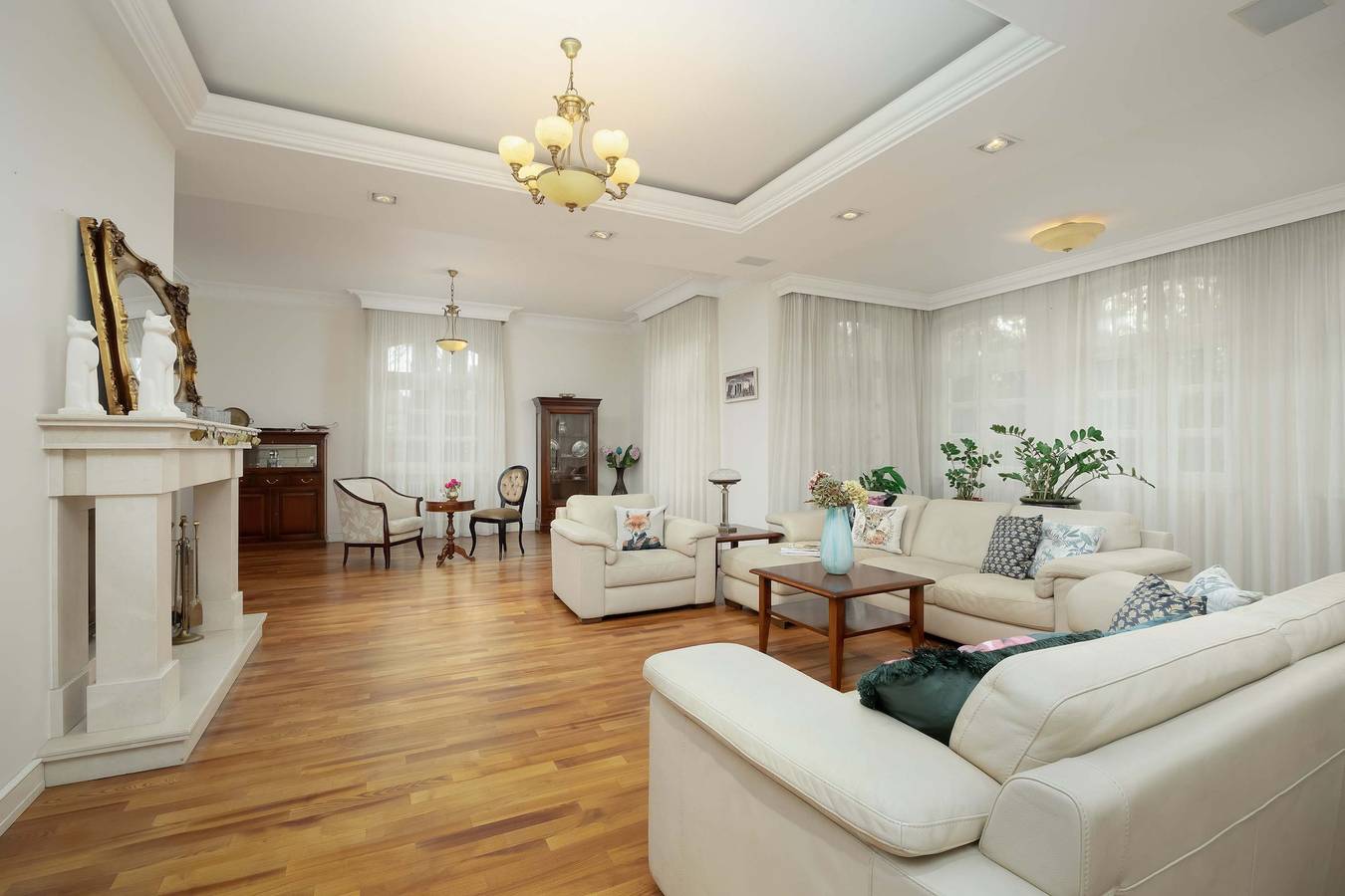Chylicka 61 | Konstancin Jeziorna | Luxury Villa | Spa | Jacuzzi | Sauna | Home cinema | Mini Gym | Parking in Masovia