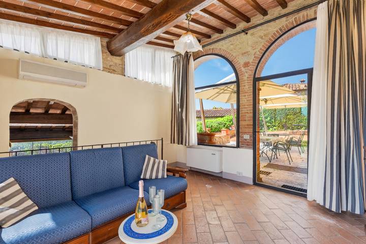 Entire apartment, La Pieve Di San Martino - Apt Girasole in Lano, Colle di Val d'Elsa