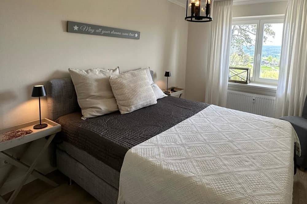 Ganze Wohnung, Romantische &  stilvolle Ferienwohnung mit zwei Terrassen und traumhaftem Blick in Höxter, Kreis Höxter