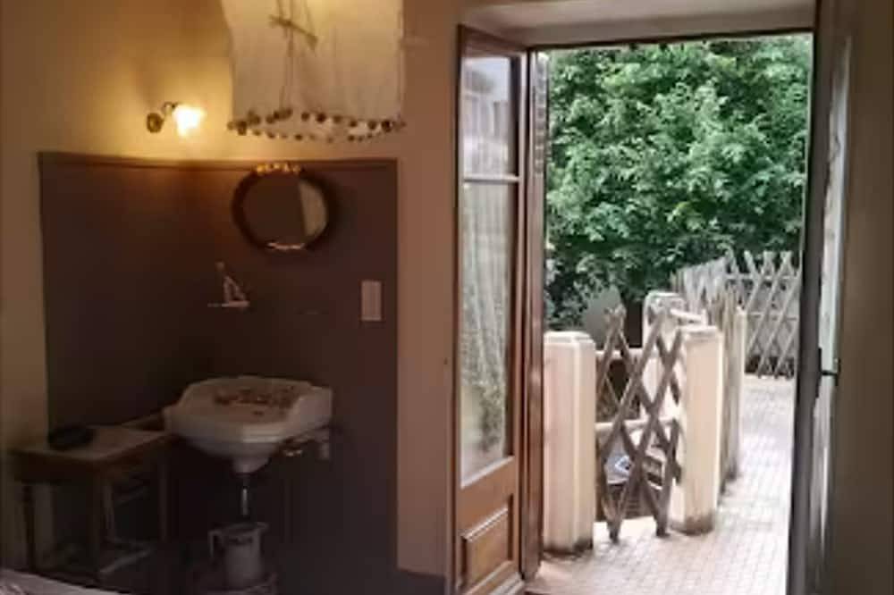 Chez Mamine, village house with garden in Charavines, Lake Paladru