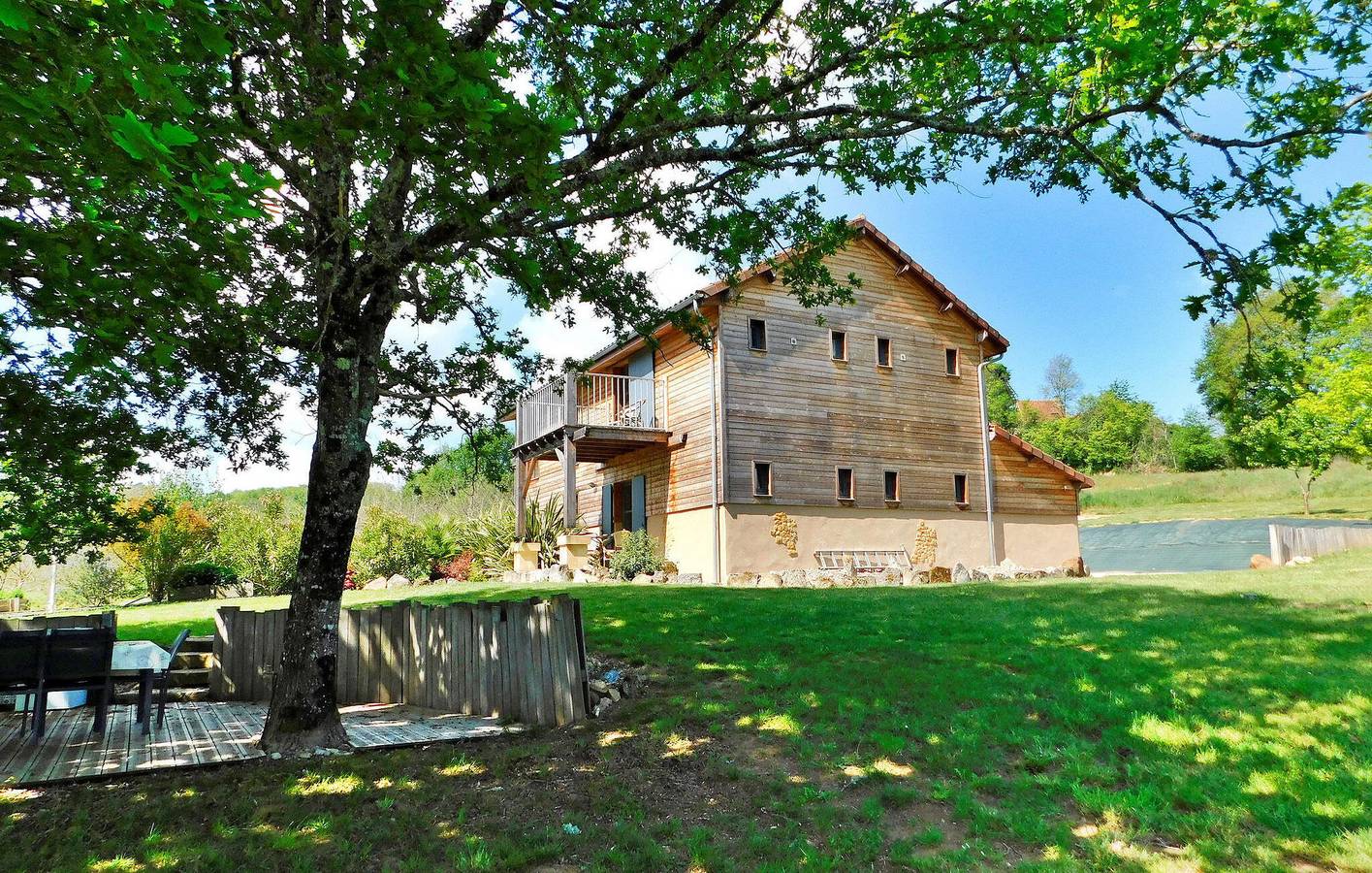 Appartement confortable de 135 m2 avec climatisation, piscine, parking et Wi-Fi in Veyrines-de-Domme, Périgord Noir
