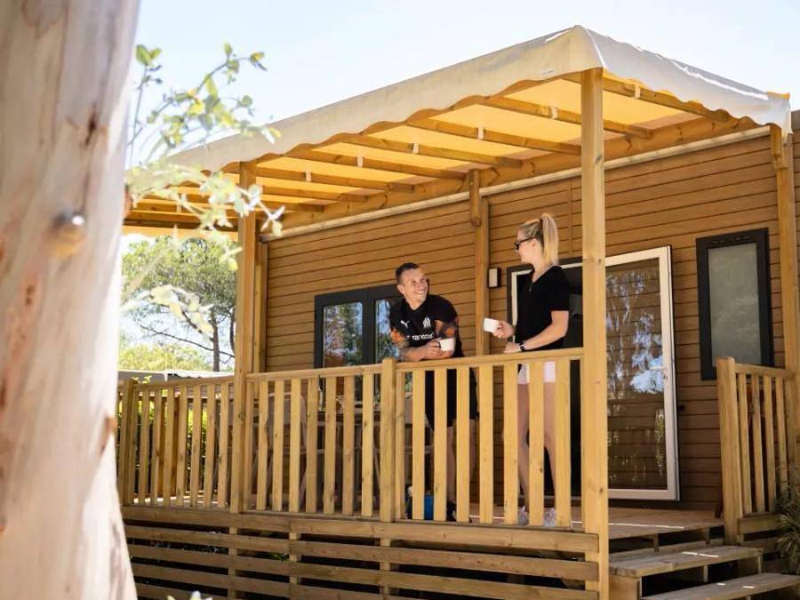 Camping maeva Escapades Le Hameau des Pins - Mobilhome 4 personas - Riviera 3 Habitaciones 4 Personas Aire Acondicionado in La Moutone, La Crau