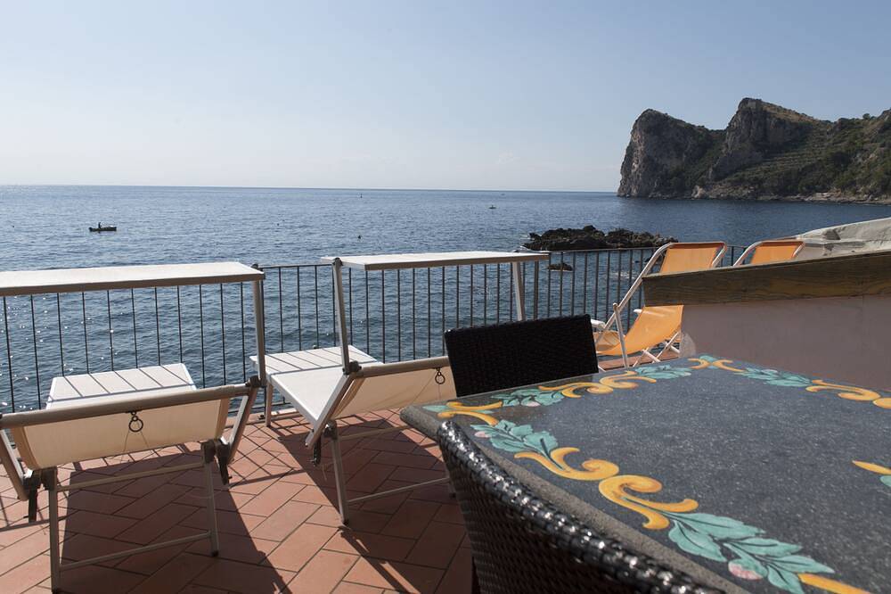 Hel leilighet, Flott leilighet på sjøen in Nerano, Provinsen Napoli