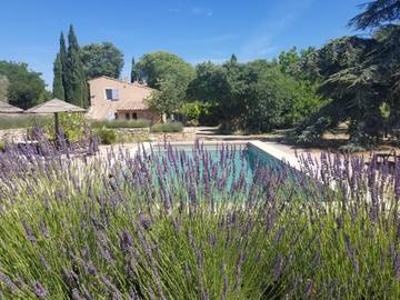 Chambre d’hôte pour 3 personnes, avec jardin ainsi que vue et piscine à Pertuis