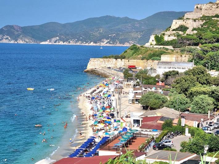 Appartement de vacances entier, Appartement de vacances pour 4 personnes avec terrasse in Cala dei frati, Portoferraio