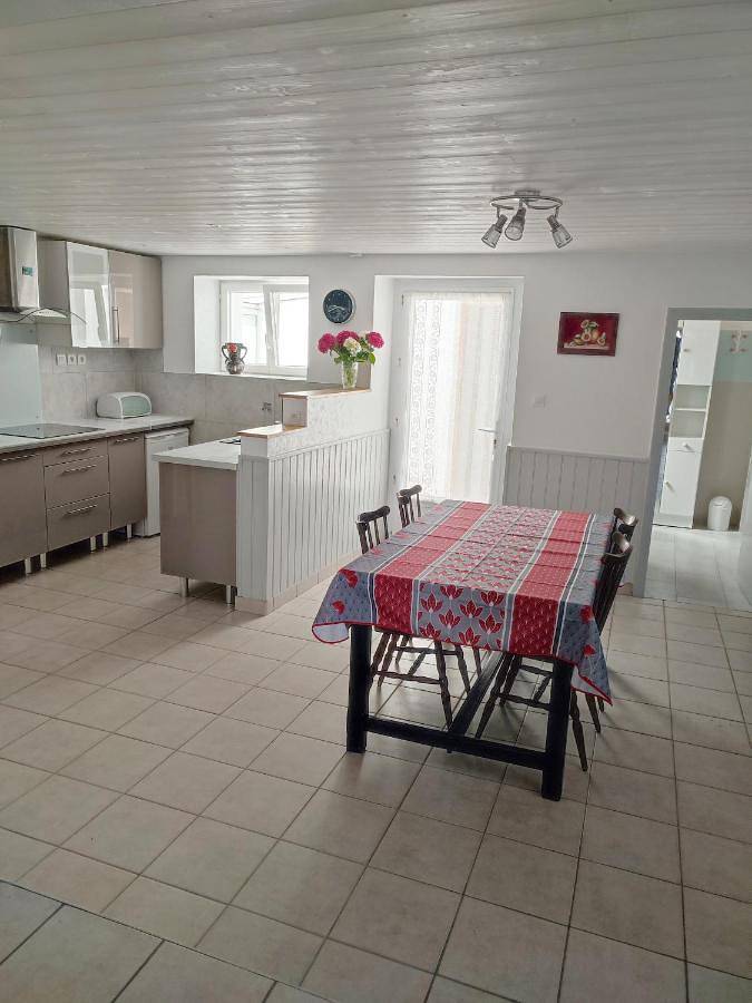 Gîte pour 5 personnes, avec jardin et terrasse à Saint-Étienne-de-Mer-Morte