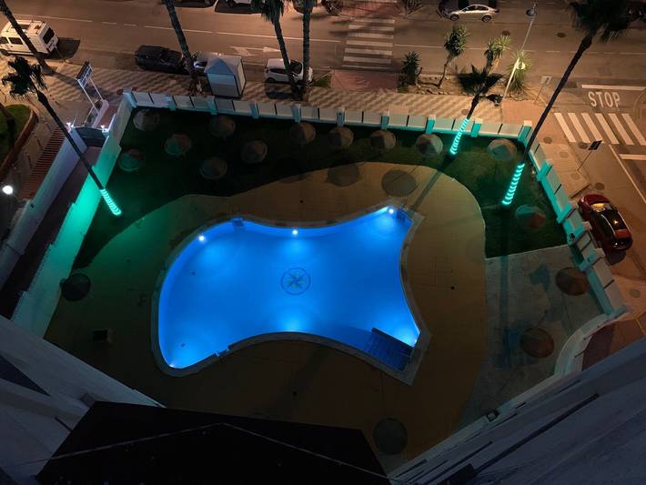 Entire apartment, Beachfront Apartment with Pool, High-Speed Wi-Fi, and Air Conditioning in Playa del Tesorillo (Almuñecar), Almuñecar