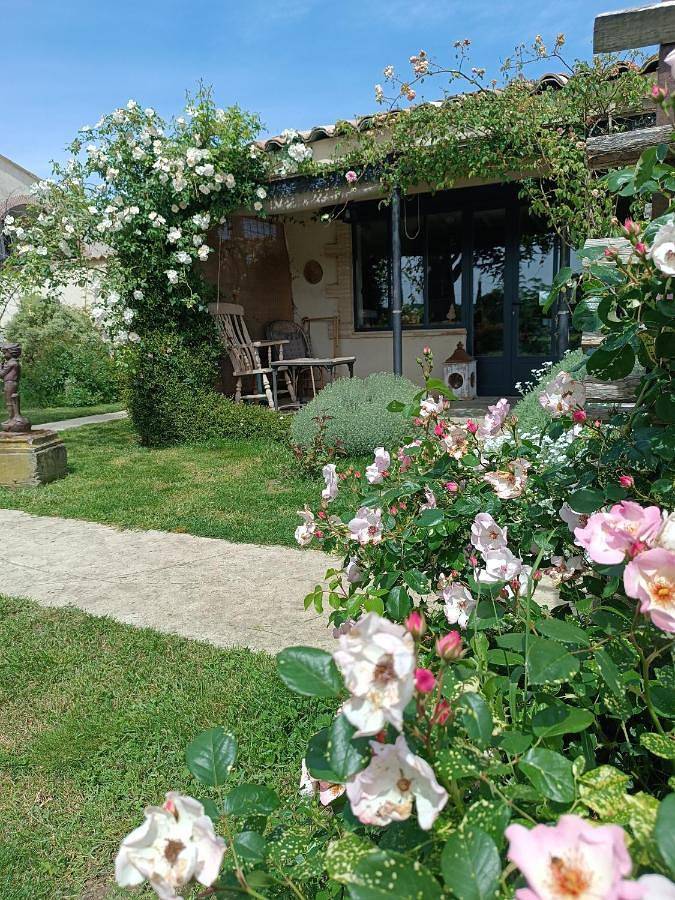 La Bohême La Belle Etoile Petit déjeuner compris in Cléon-d'Andran, Région de nyons