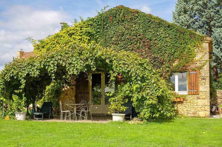 Location de vacances pour 4 personnes, avec Terrasse ainsi que Jardin et Piscine à Bouillac
