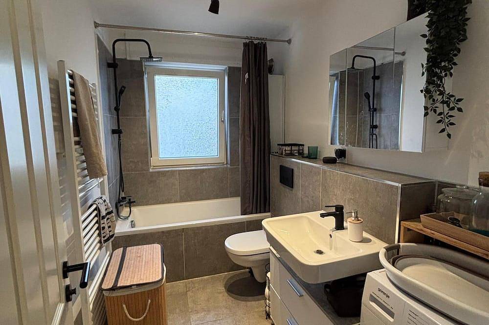 Ganze Wohnung, Voll ausgestattete 66m² Wohnung im 2. Og mit Balkon - Top Anbindung in Bergheim, Rhein-Erft-Kreis