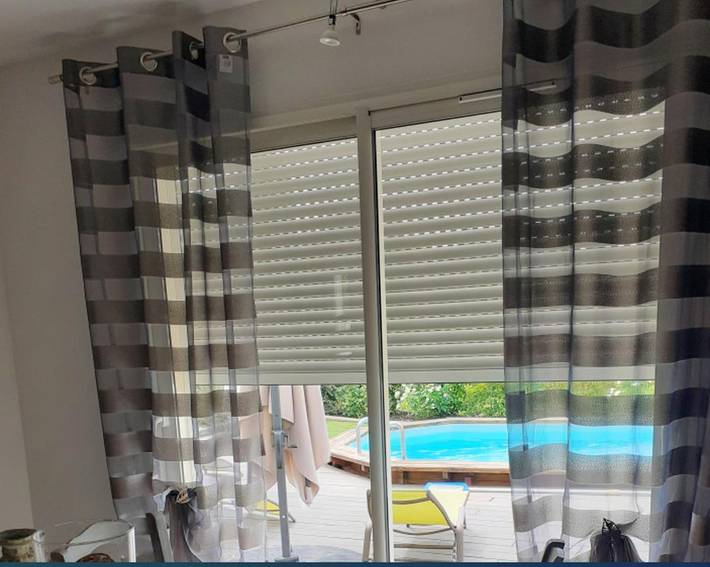 Location de vacances pour 6 personnes, avec piscine ainsi que terrasse et jardin à Colonzelle