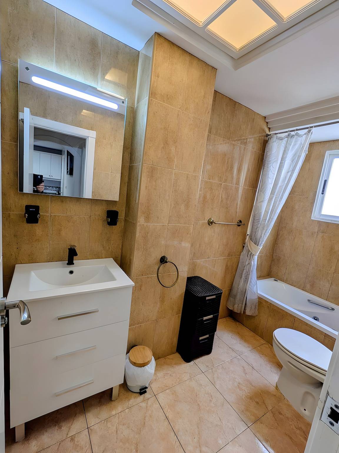 Apartamento entero, Apartamento 'Duquesa Beach ' con vistas al mar, Wi-Fi y aire acondicionado in Torrevieja Centro, Torrevieja