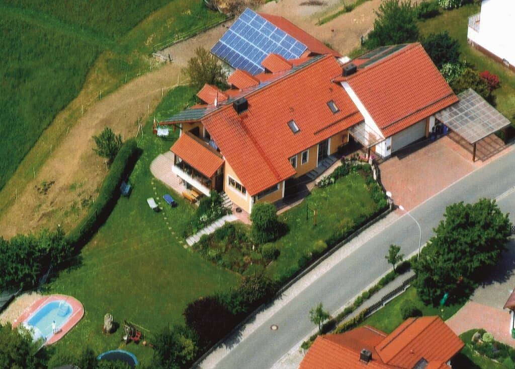 Haus Ruhland - Gemütliche Ferienwohnung mit Terrasse und Pool in Tiefenbach, Ostbayern