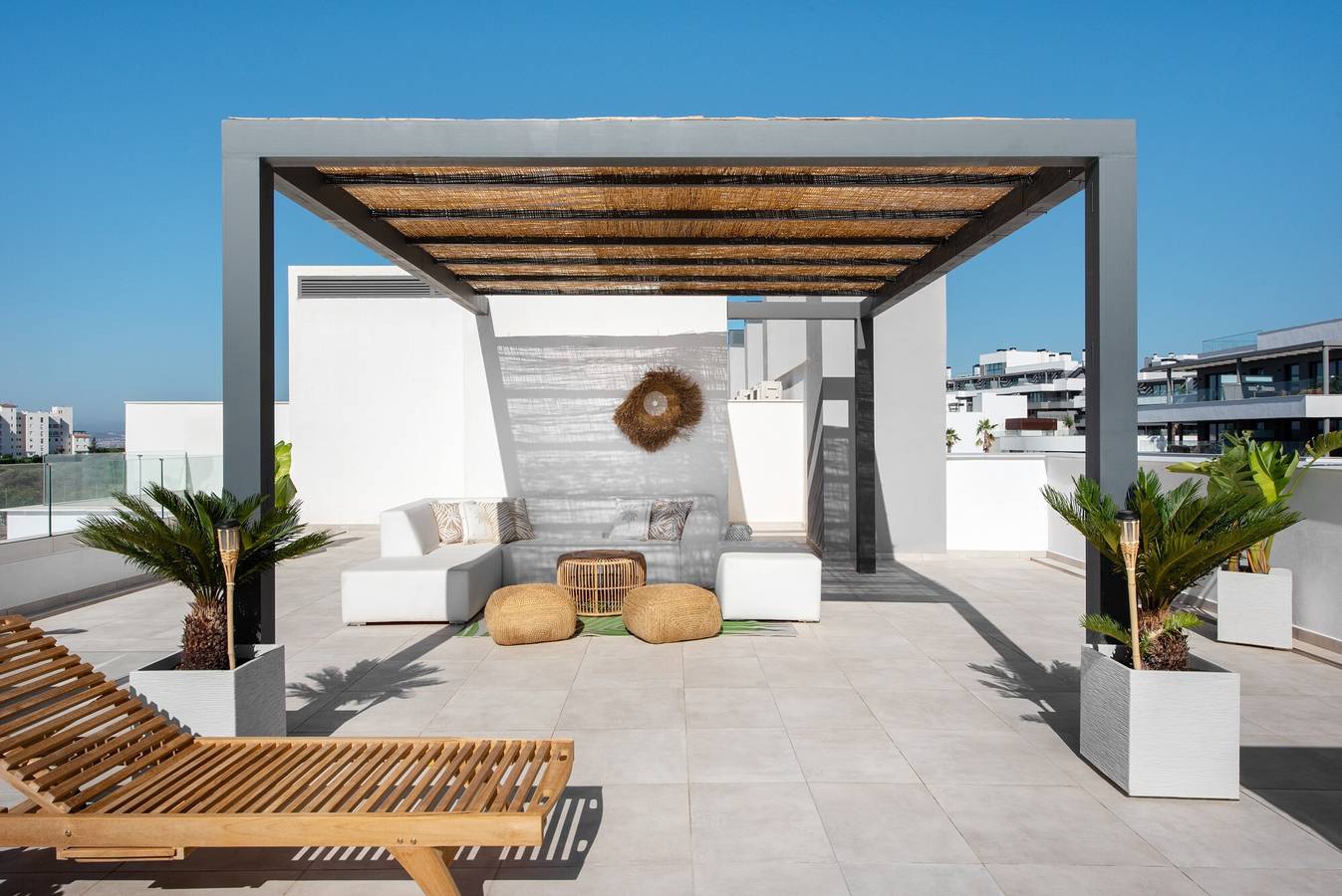 Appartement entier, Appartement de vacances « Penthouse avec vue sur l’océan » avec Wi-Fi et climatisation in Estepona, Costa del Sol