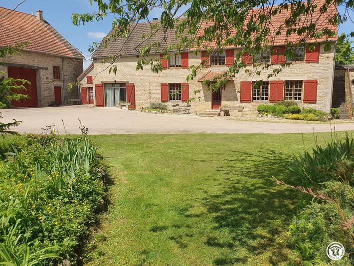 Gîte pour 4 personnes, avec jacuzzi dans Éguilly