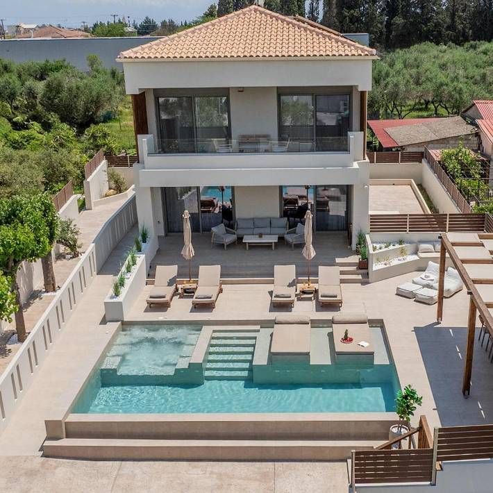 Villa für 13 Personen, mit Balkon und Terrasse sowie Garten und Pool in Zakynthos Stadt
