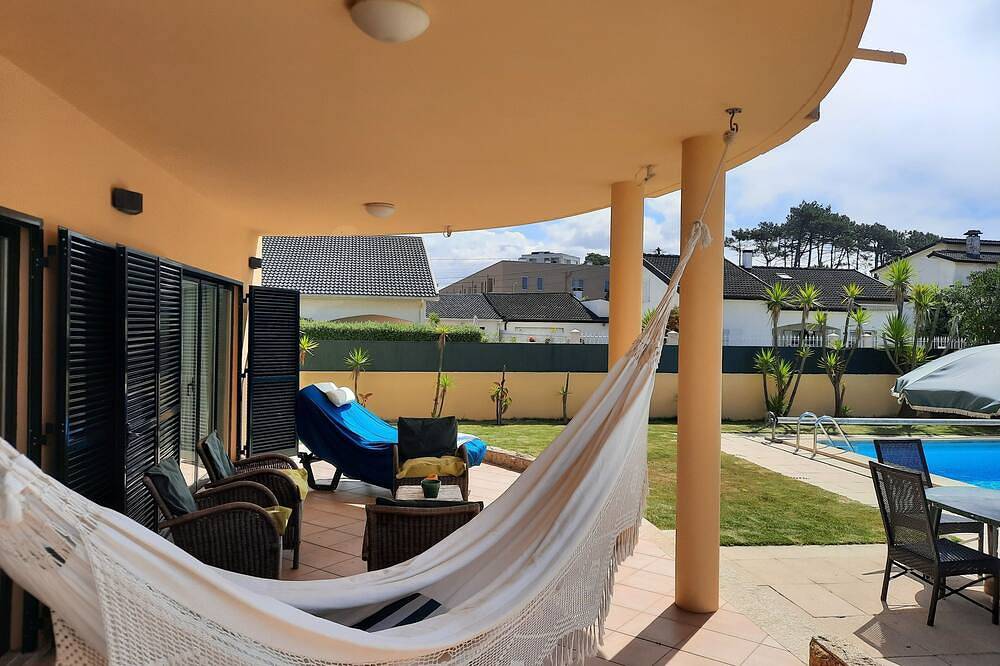 House Esposende -12 pax, swimming pool, beach 100m away in Marinhas, Esposende