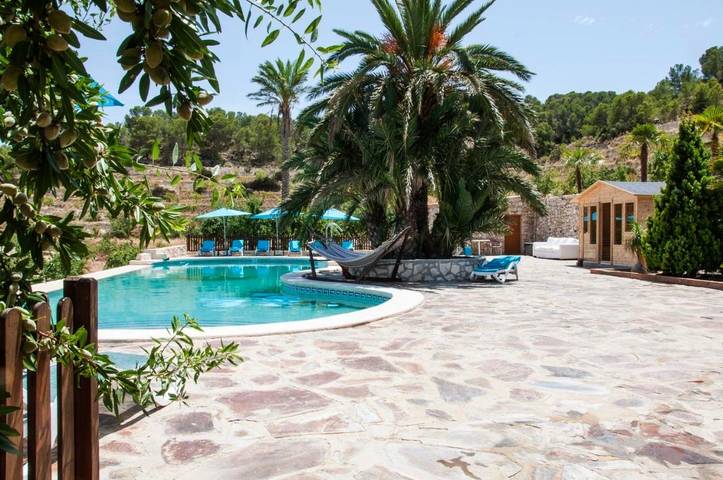 Apartamento para 2 personas, con Balcón y Terraza además de Jacuzzi y Jardín en Relleu