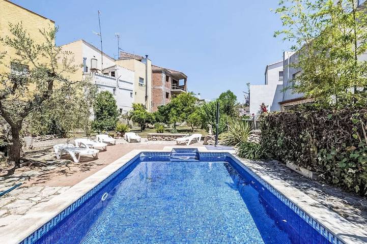 Location de vacances pour 6 personnes, avec Balcon ainsi que Jardin et Piscine à Alcover
