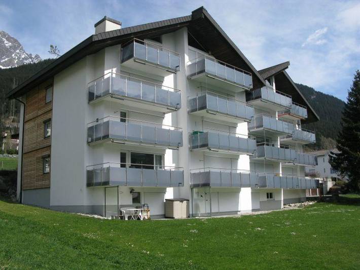 Ferienwohnung für 4 Personen, mit Balkon und Garten in Savognin