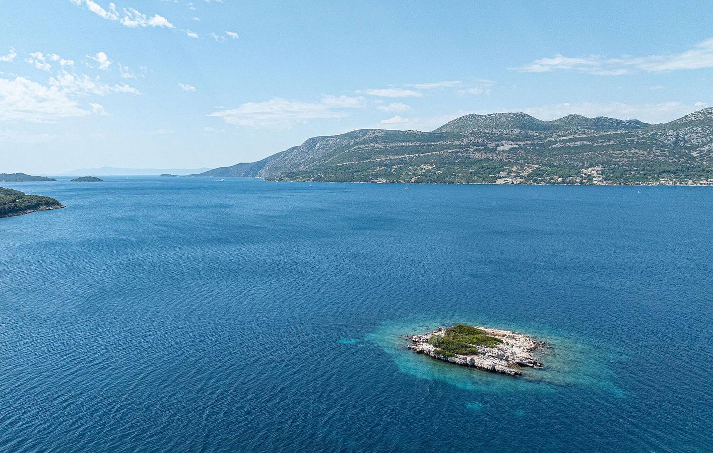 Entire holiday apartment, Cozy 100m² Apartment with Terrace Near Medvinjak Beach in Zrnovska Banja, Korcula