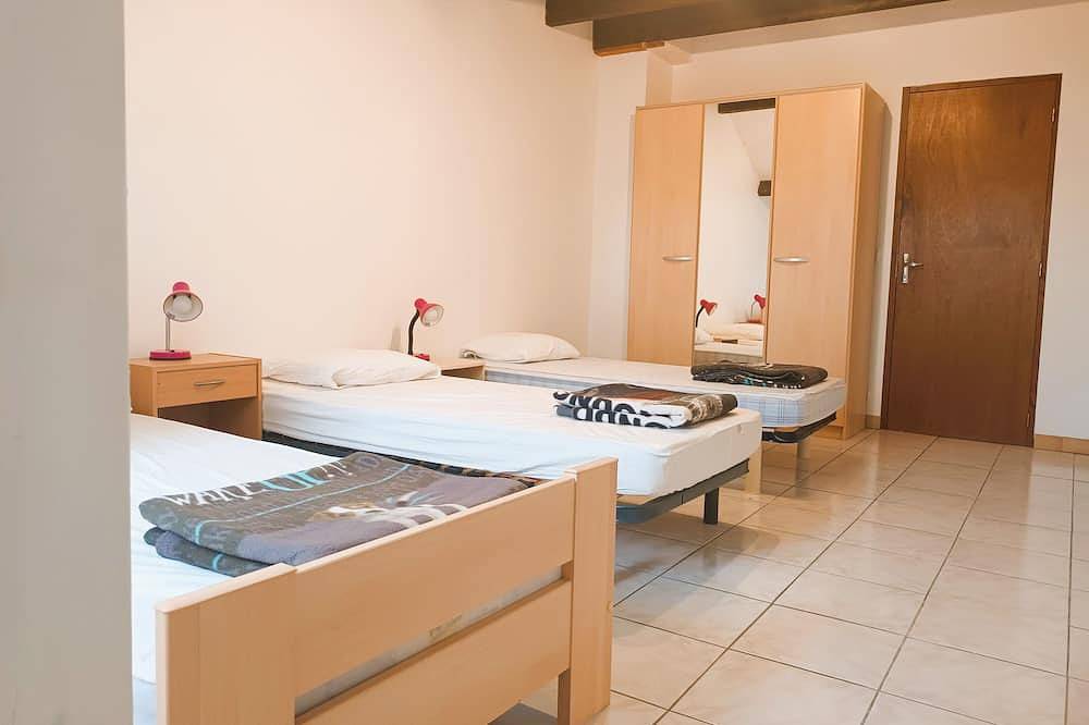 Gîte 15 personnes à Sarlat, piscine à partager, wifi in Sarlat-la-Canéda, Périgord Noir