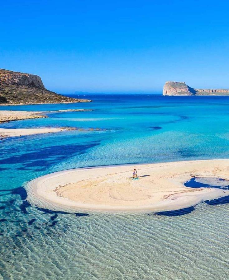 Sea View 3 Bedroom Stone Apartment in the City Center 300m from the Beach in Kissamos, Chania und Umgebung