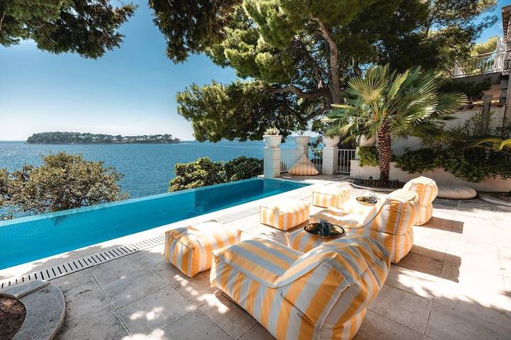 Villa pour 9 personnes, avec jardin ainsi que balcon et piscine à Lozica
