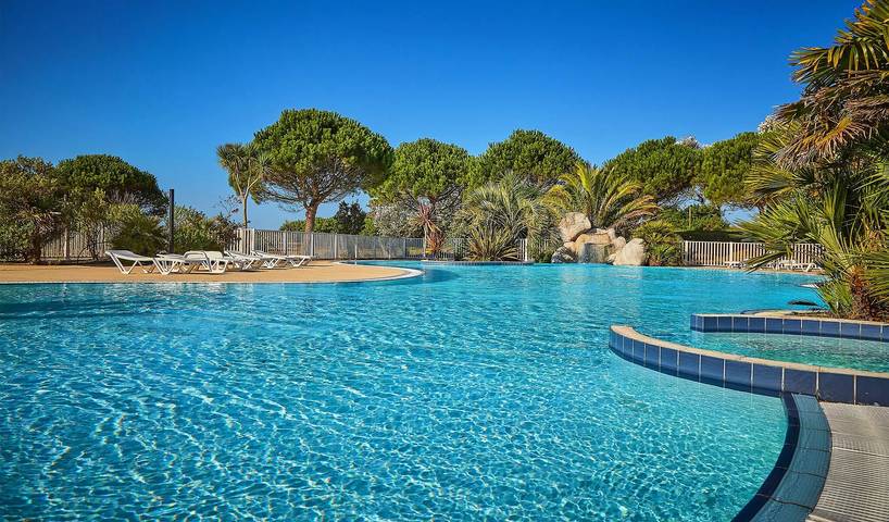 Camping für 6 Personen, mit Terrasse und Pool sowie Sauna in der Bretagne