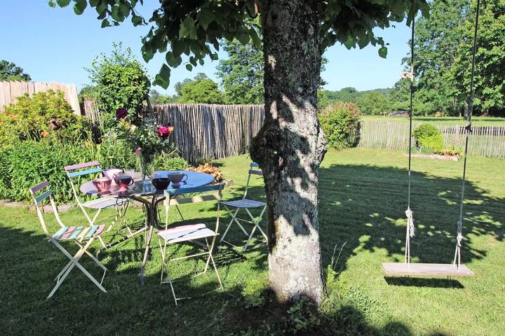 Gîte pour 9 personnes, avec jardin dans Saint-Gence - 2