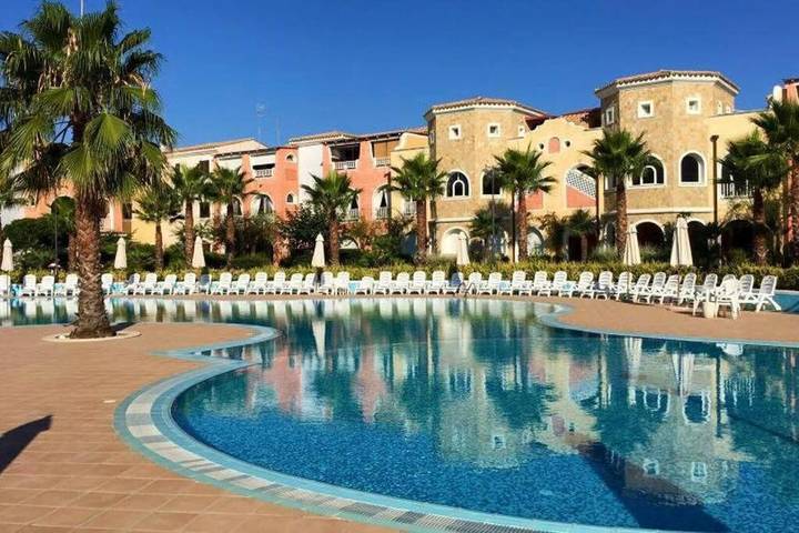 Apartamento de vacaciones para 5 personas, con vistas además de piscina y jardín - 1