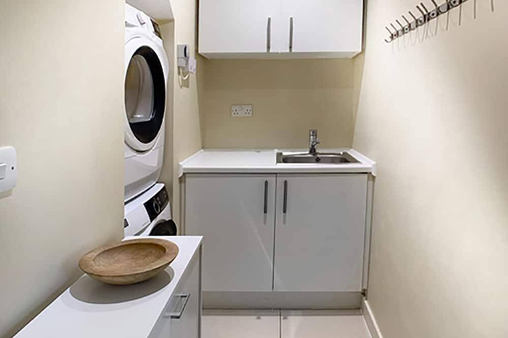 Chobham - Parking, Garden, Gated in Woking, Surrey