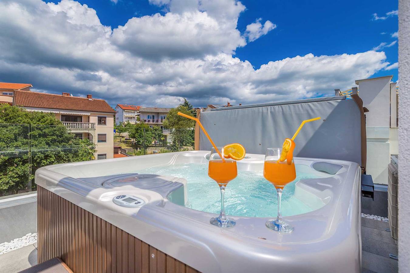 Villa Arabella Malinska - moderne Villa mit Pool, Whirlpool und Dachterrasse in Malinska-Dubašnica, Krk