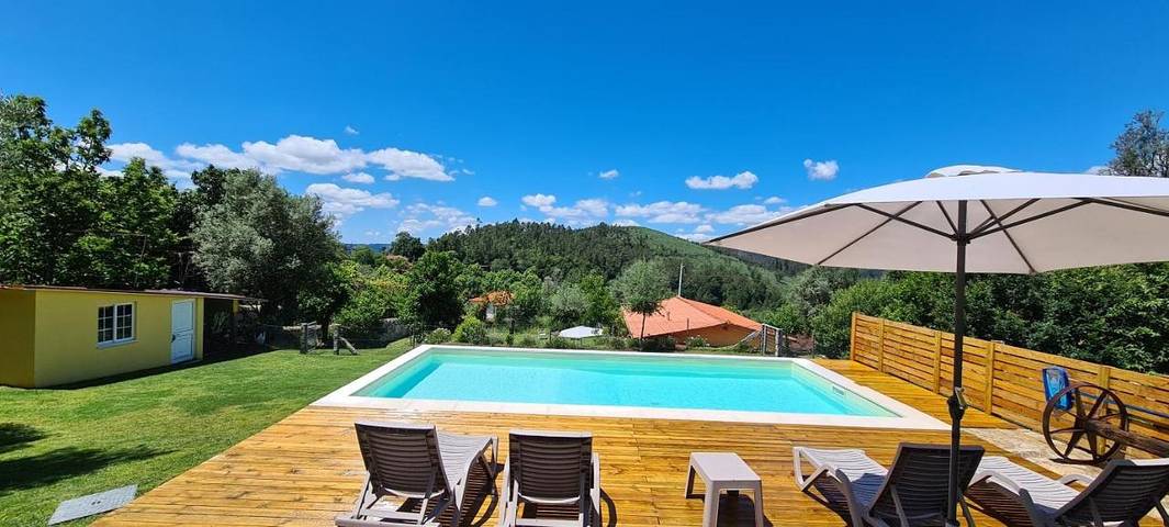 Chalet pour 5 personnes, avec vue ainsi que jardin et piscine