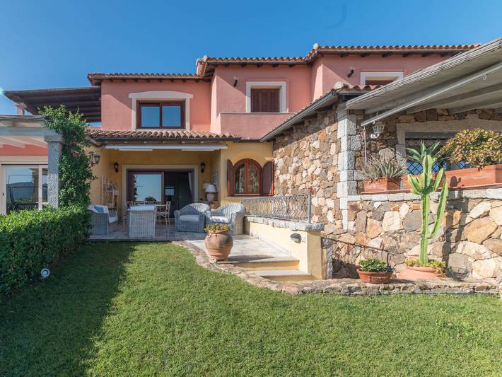 Gîte pour 5 personnes, avec vue ainsi que terrasse et jardin à Golfo Aranci - 2