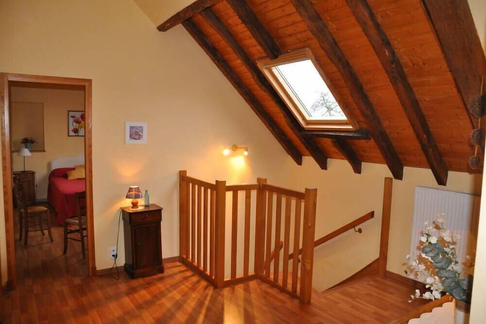 Grande maison de ferme à proximité du bourg de Juillac en Corrèze. in Juillac, Région de Brive-la-Gaillarde