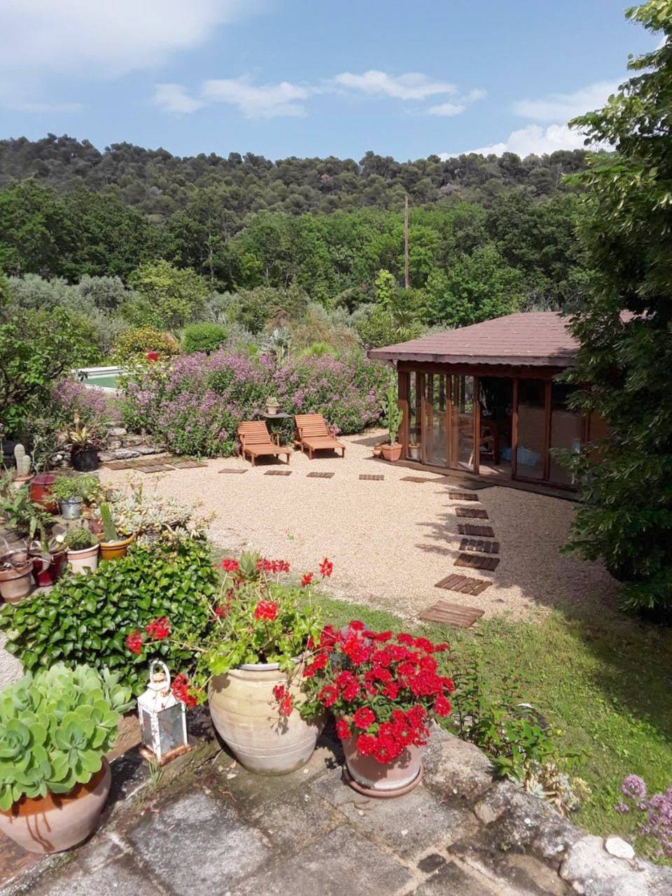 Le Paradis in Vaugines, Parc naturel régional du Luberon