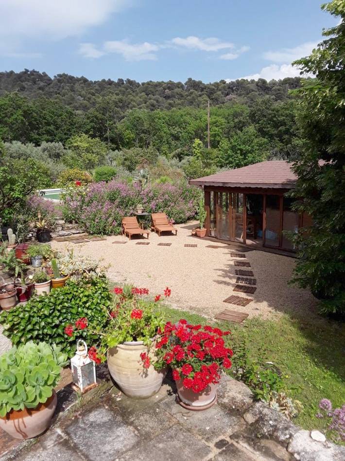 Location de vacances pour 2 personnes, avec jardin ainsi que vue et piscine à Vaugines - 3