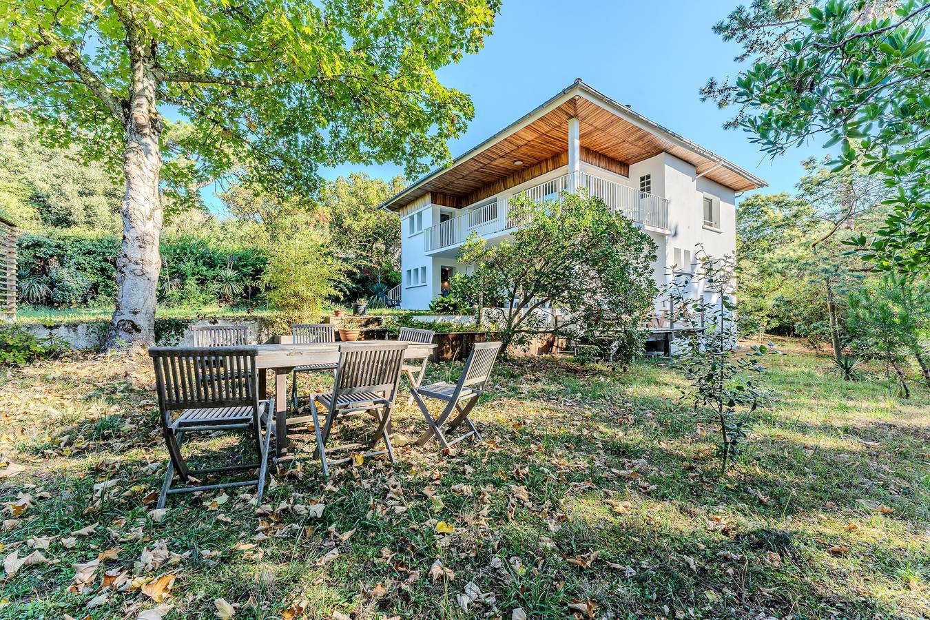 Family Villa with 6 Bedrooms, Garden & Terrace, Between Beach and Port – Lège-Cap-Ferret in Lège-Cap-Ferret, Arcachon region