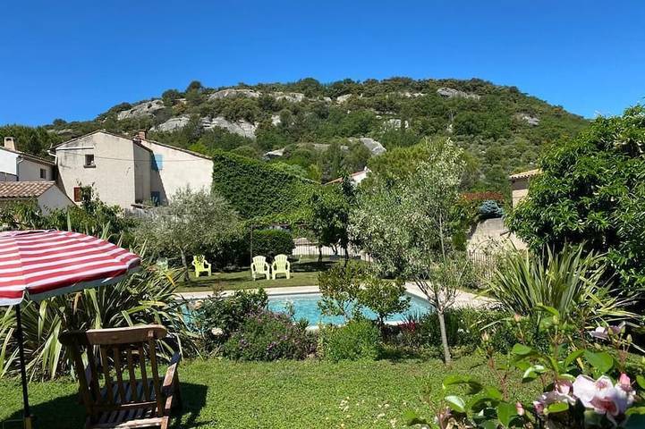 Appartement de vacances pour 3 personnes, avec Balcon ainsi que Jardin et Piscine