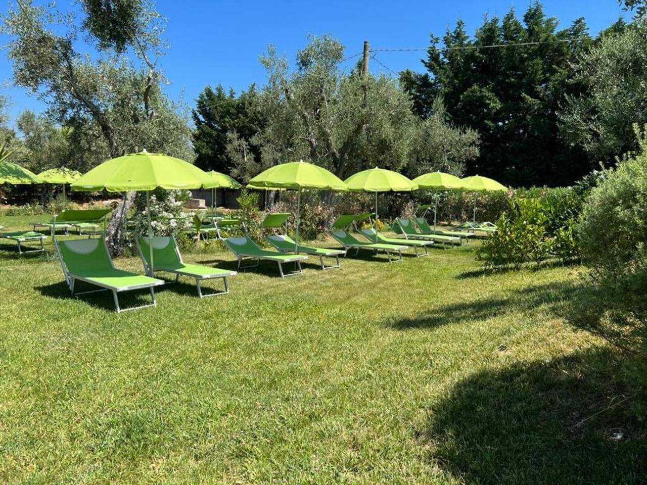 Apartamento entero, Apartamento 'Quadrupla - Villa Terra Nostra' con piscina compartida, Wi-Fi y aire acondicionado in Vieste, Gargano
